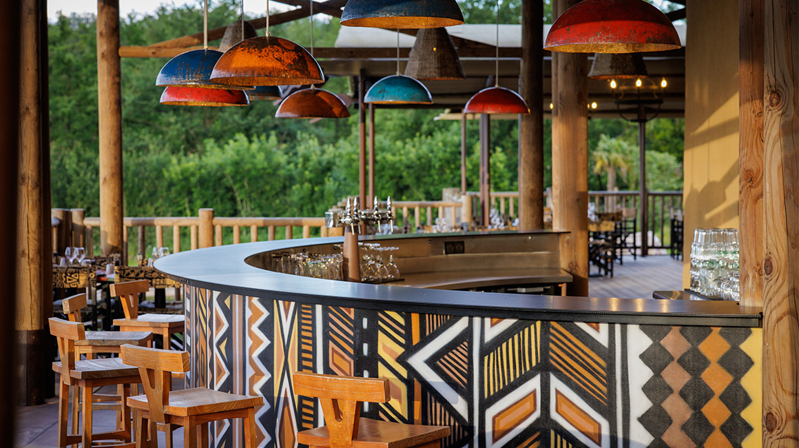 Profitez d'une pause à la terrasse du Victoria après une journée au parc